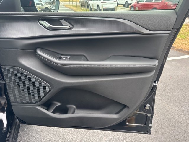 New 2025 Jeep Grand Cherokee Altitude image 9