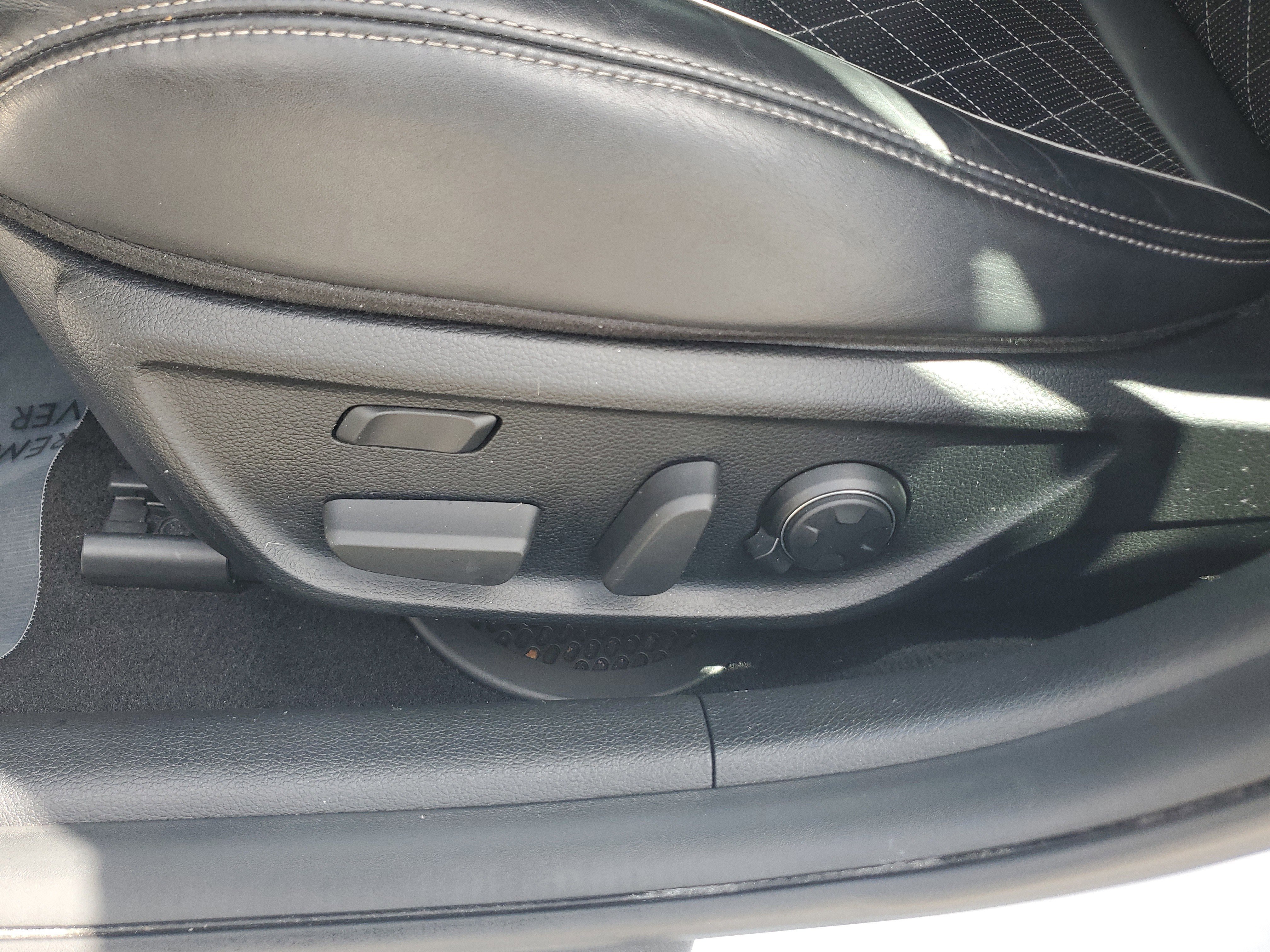 Used 2020 Genesis G70 3.3T w/ Sport Package image 13