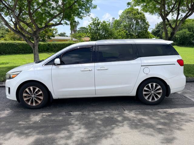 Used 2017 Kia Sedona SX FWD image 3