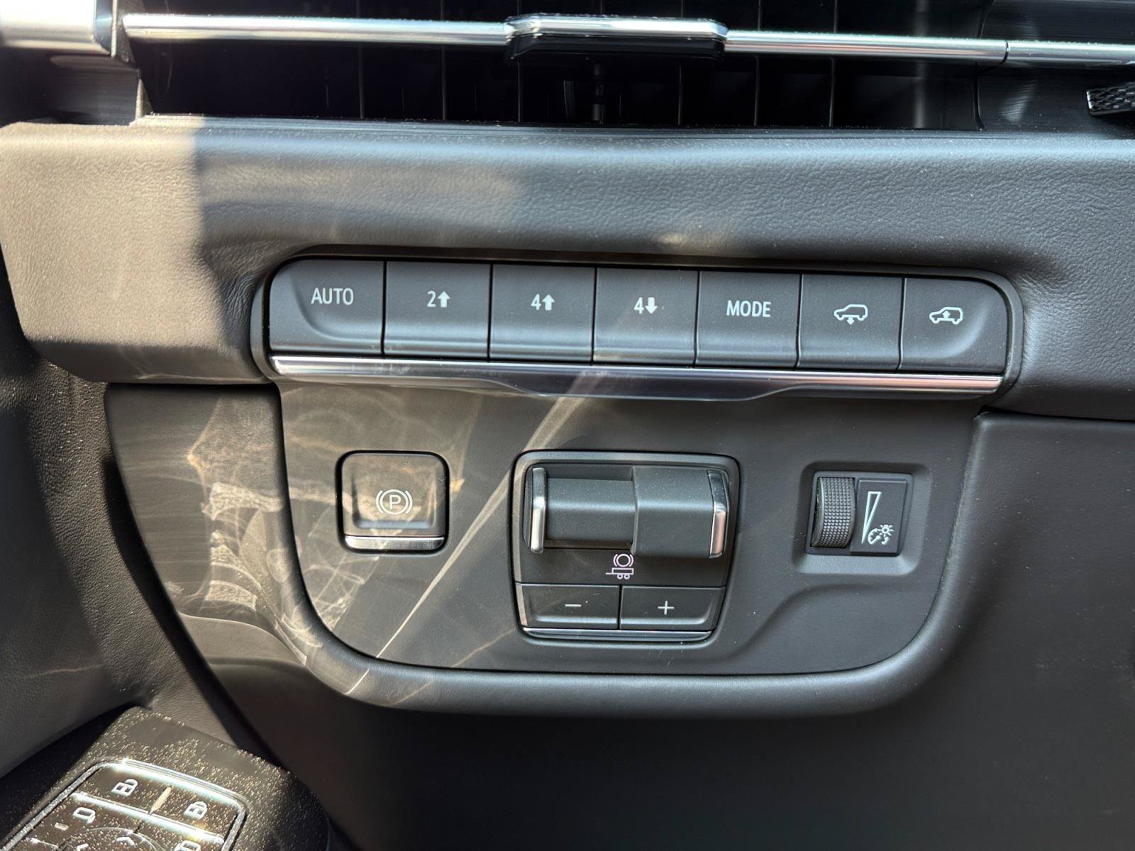 New 2026 Cadillac Escalade Platinum Sport w/ LPO, ONYX Package AWD/4WD image 19