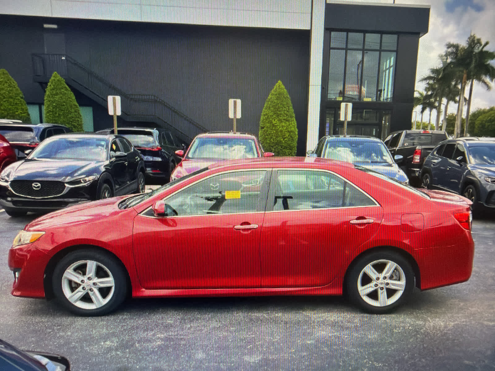 Used 2014 Toyota Camry SE FWD image 3
