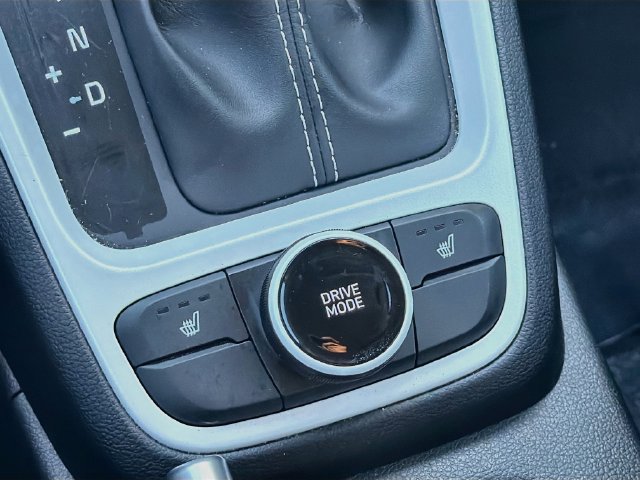 Used 2022 Hyundai Venue Limited FWD image 21