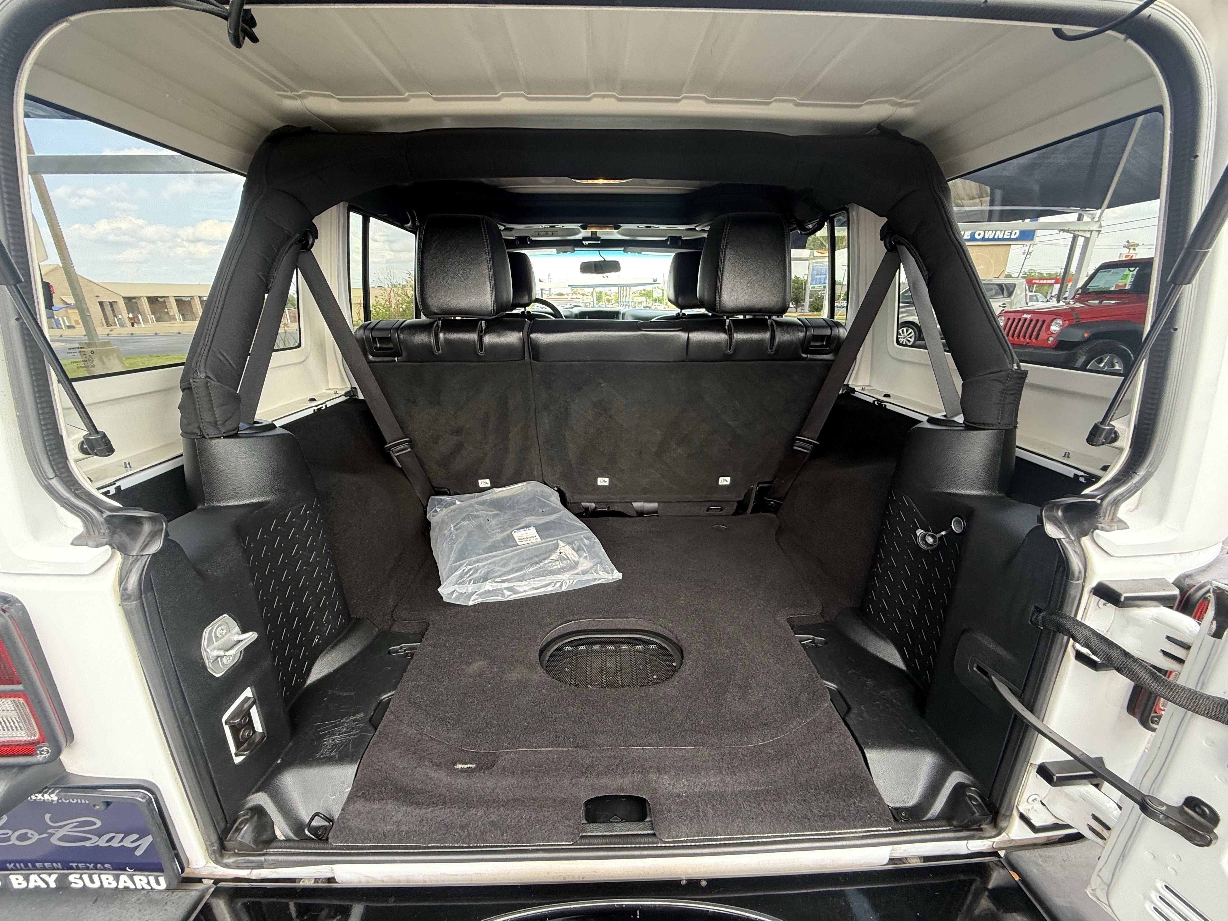 Used 2018 Jeep Wrangler Unlimited Sahara AWD/4WD image 10