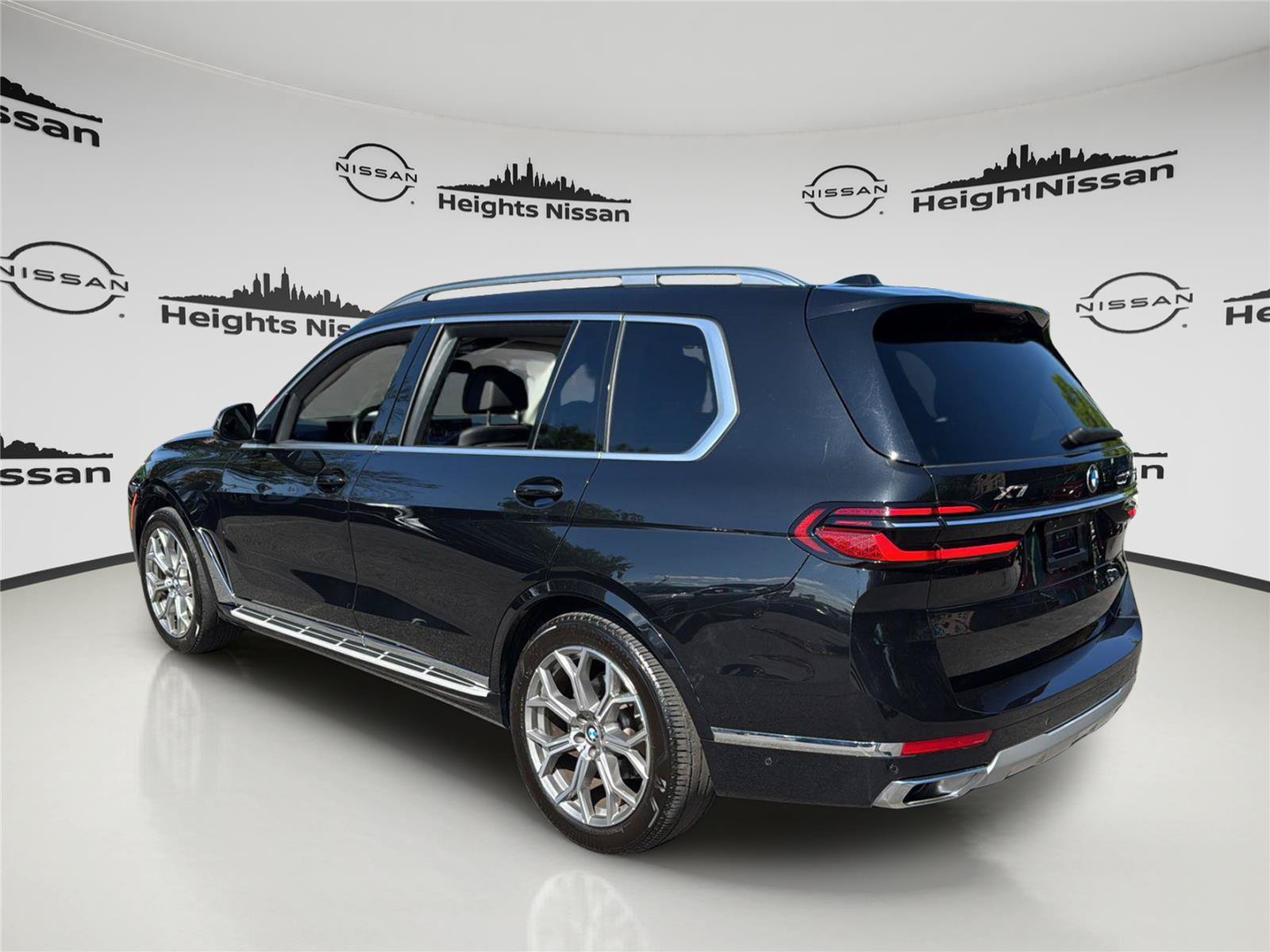 Used 2025 BMW X7 xDrive40i AWD/4WD image 4