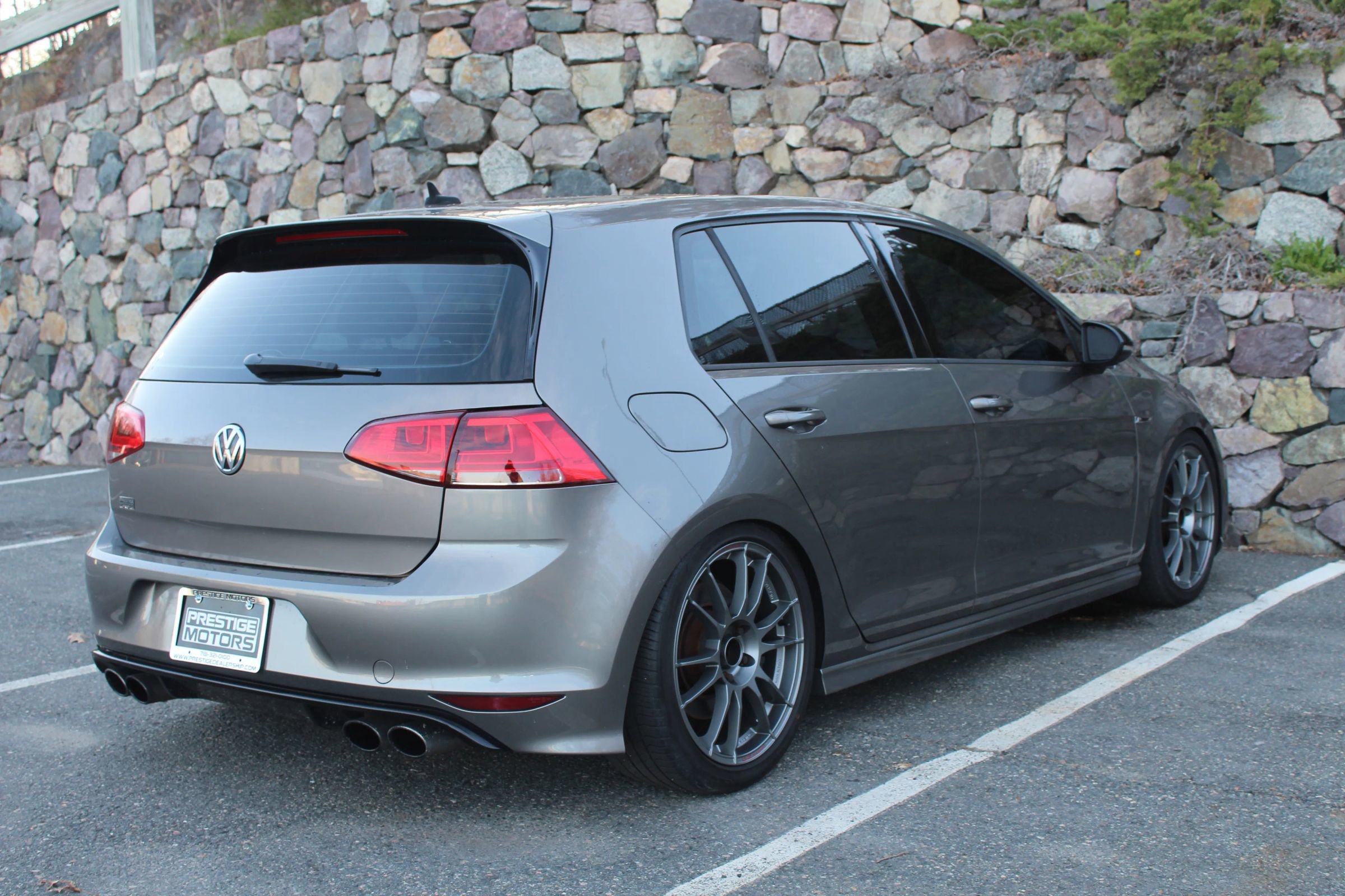 Used 2016 Volkswagen Golf 4-Door image 9