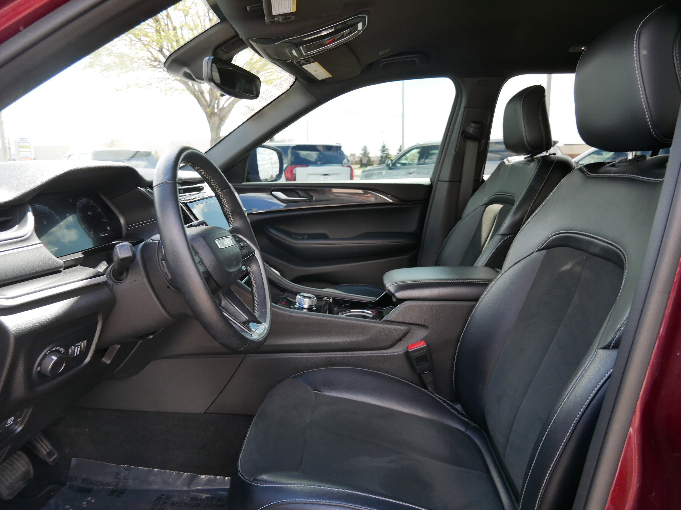 Used 2022 Jeep Grand Cherokee L Laredo AWD/4WD image 9
