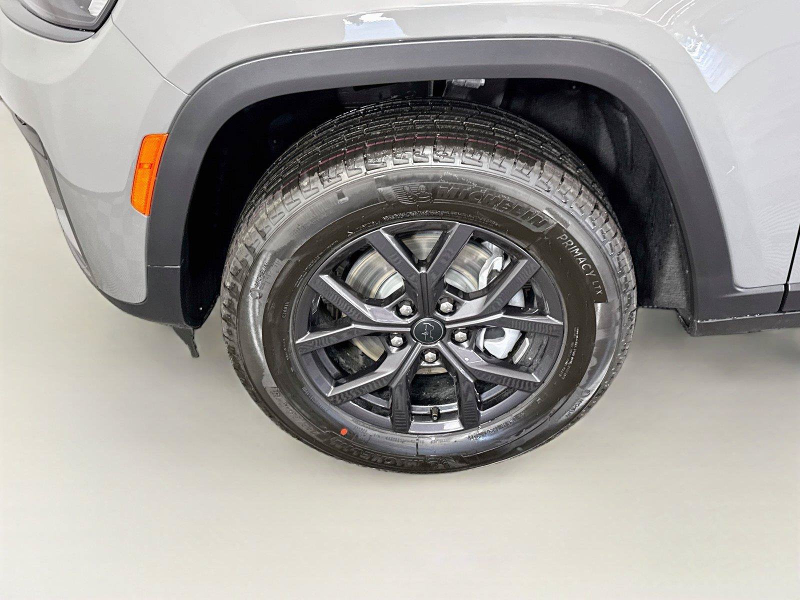 New 2027 Jeep Grand Cherokee Altitude AWD/4WD image 24