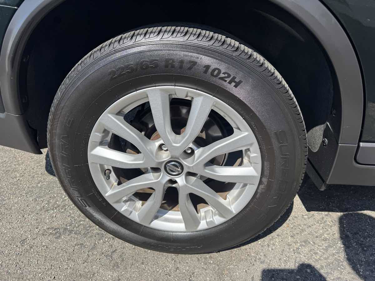 Used 2020 Nissan Rogue SV image 5