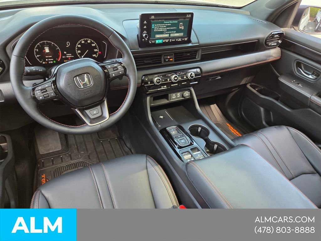 Used 2025 Honda Pilot TrailSport image 8