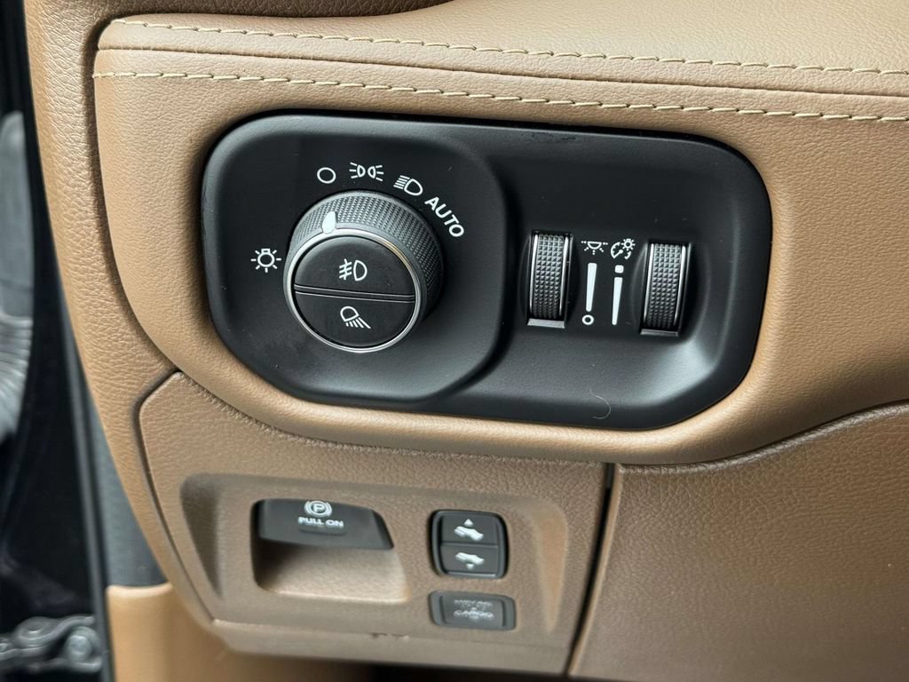 Used 2023 RAM 1500 Limited AWD/4WD image 25