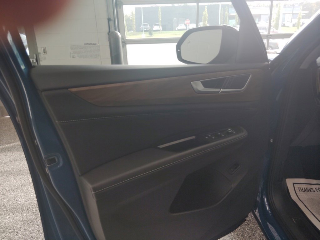 Certified 2025 Volkswagen Atlas SE image 11