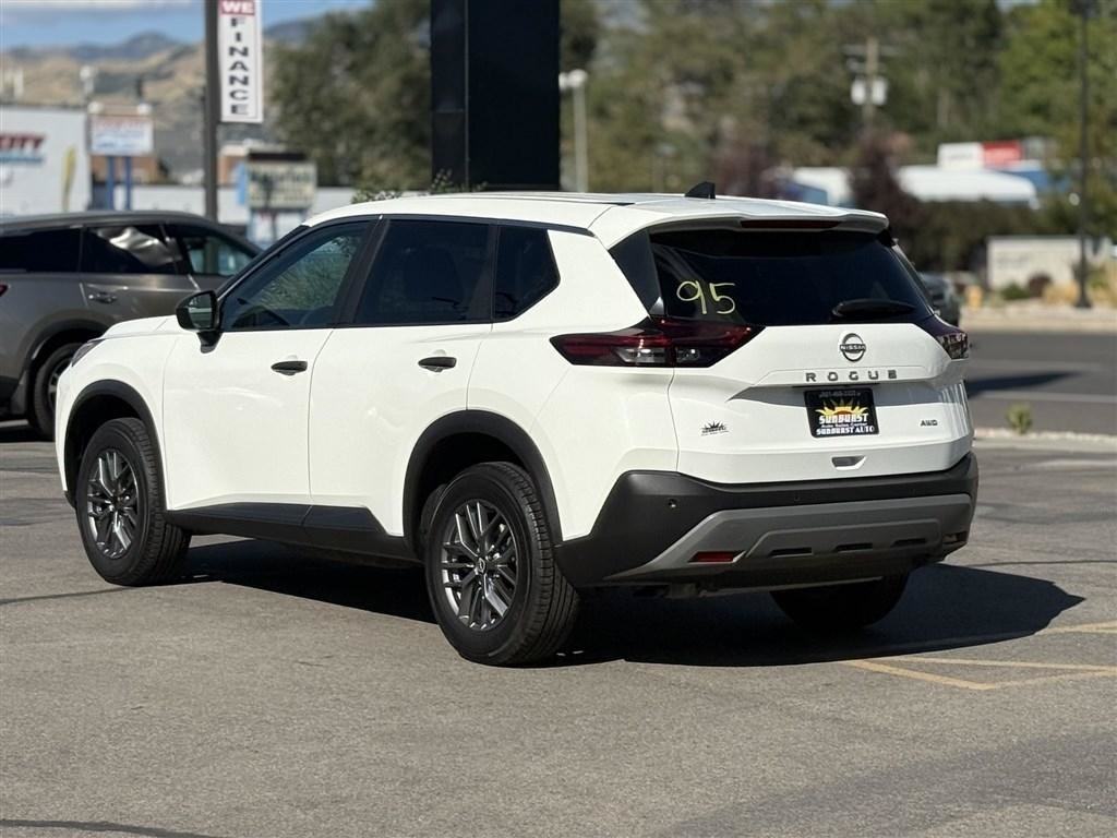 Used 2023 Nissan Rogue S AWD/4WD image 5