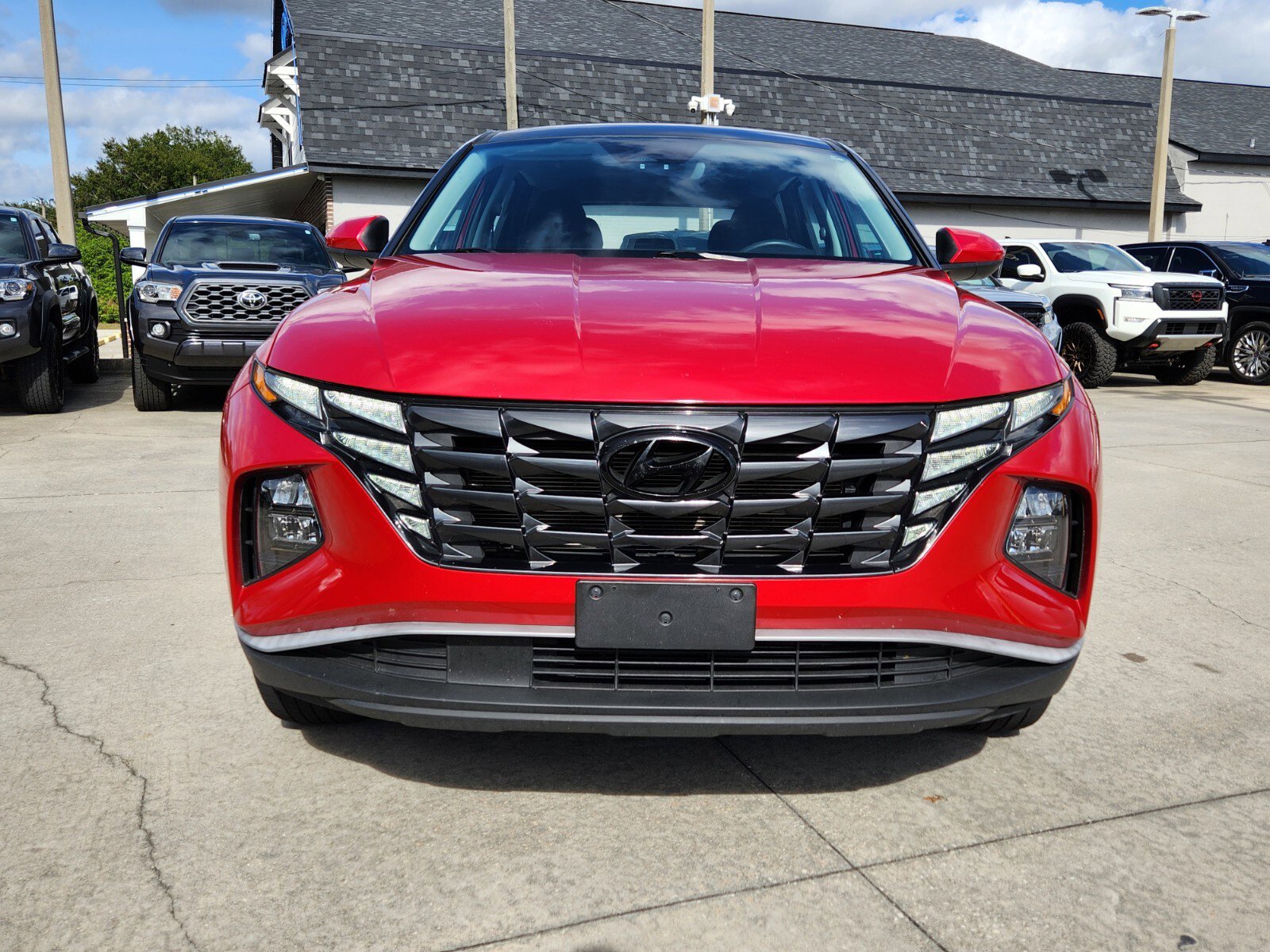 Used 2023 Hyundai Tucson SE image 2