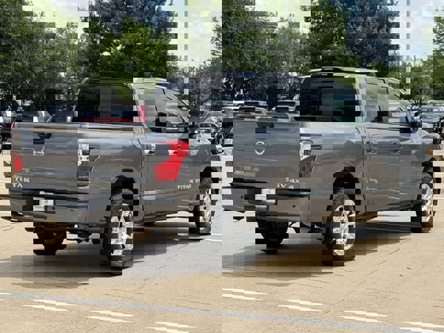 Used 2019 Nissan Titan SV w/ SV Convenience Package AWD/4WD image 4