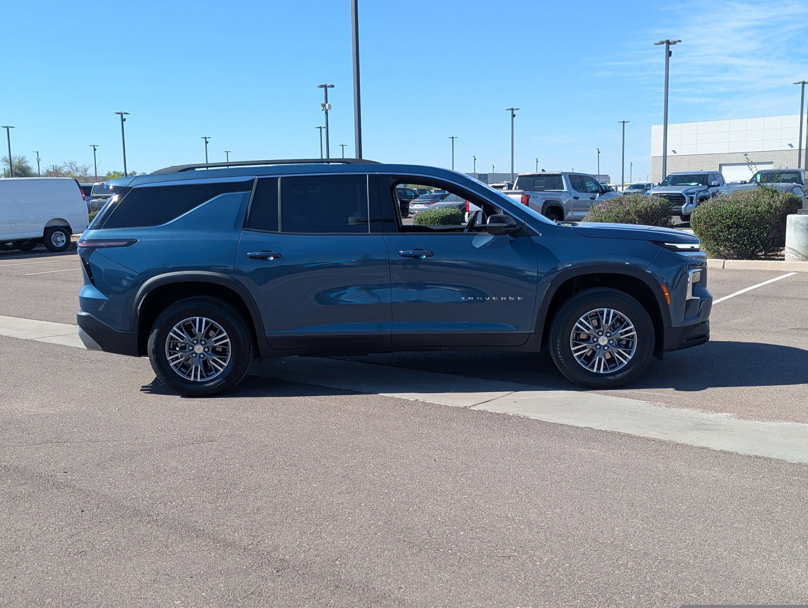 Certified 2025 Chevrolet Traverse LT image 6