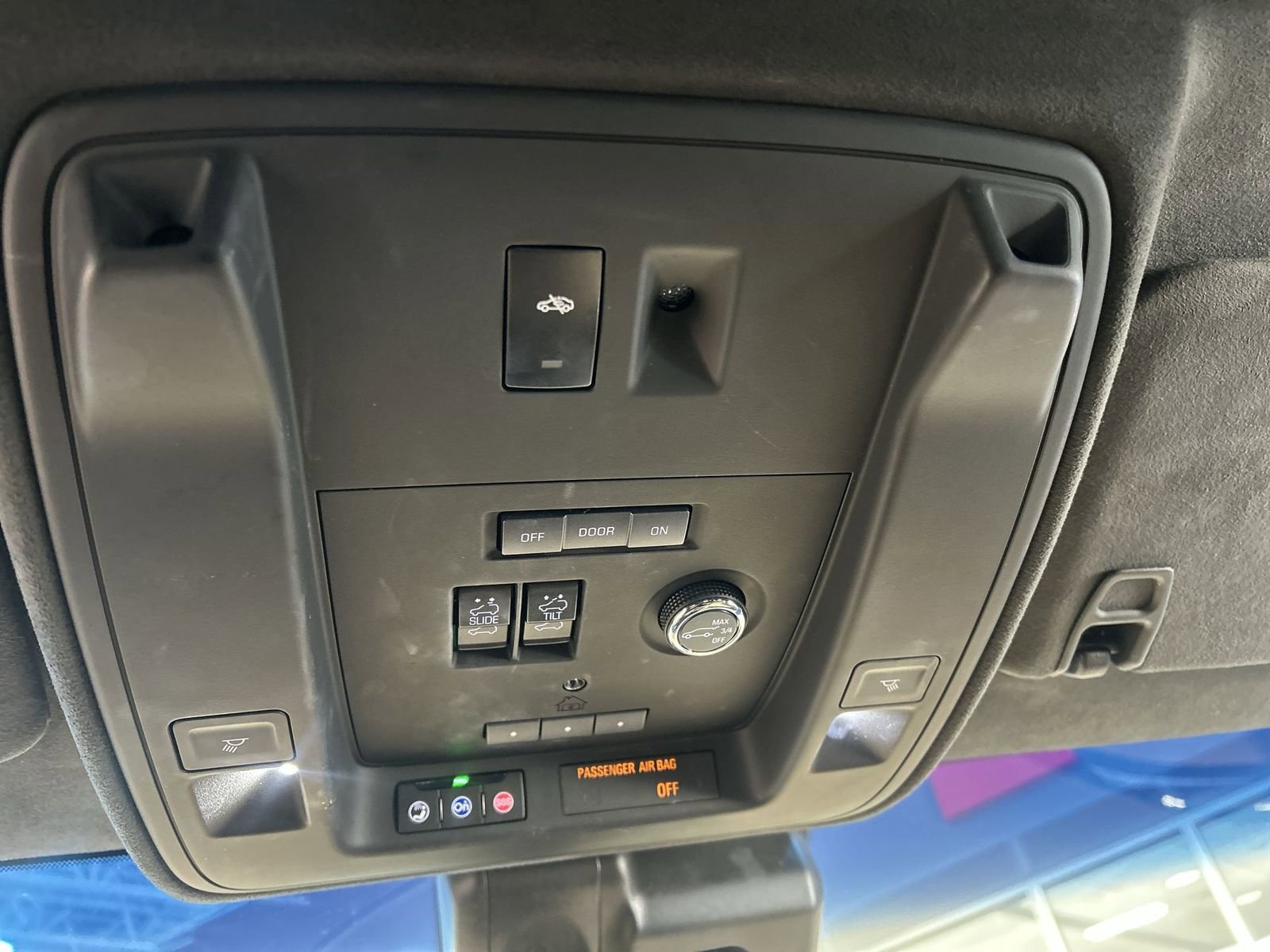 Used 2018 Cadillac Escalade Platinum AWD/4WD image 15