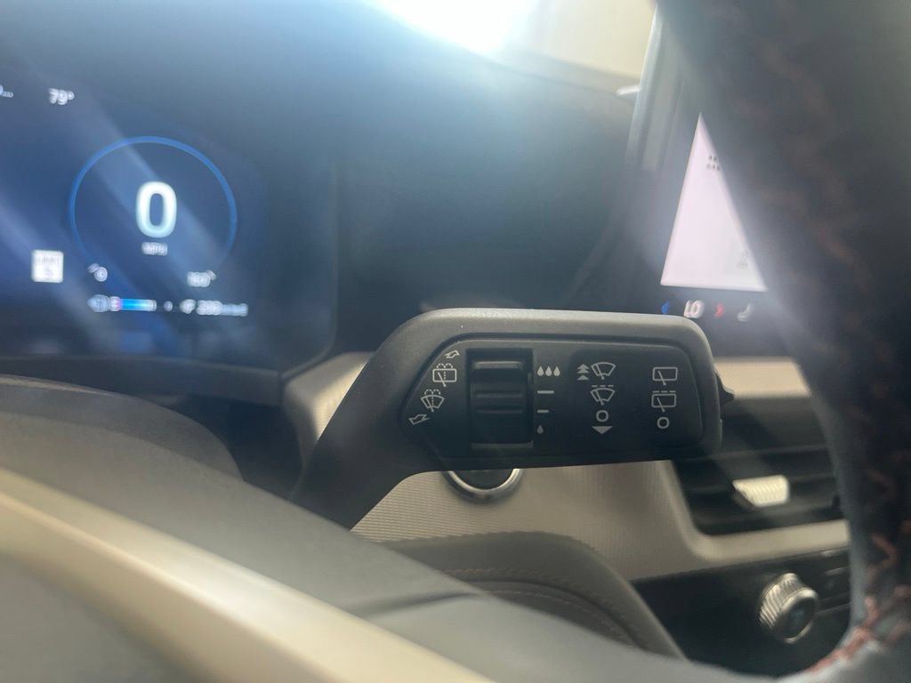 Used 2025 Ford Explorer Active AWD/4WD image 21