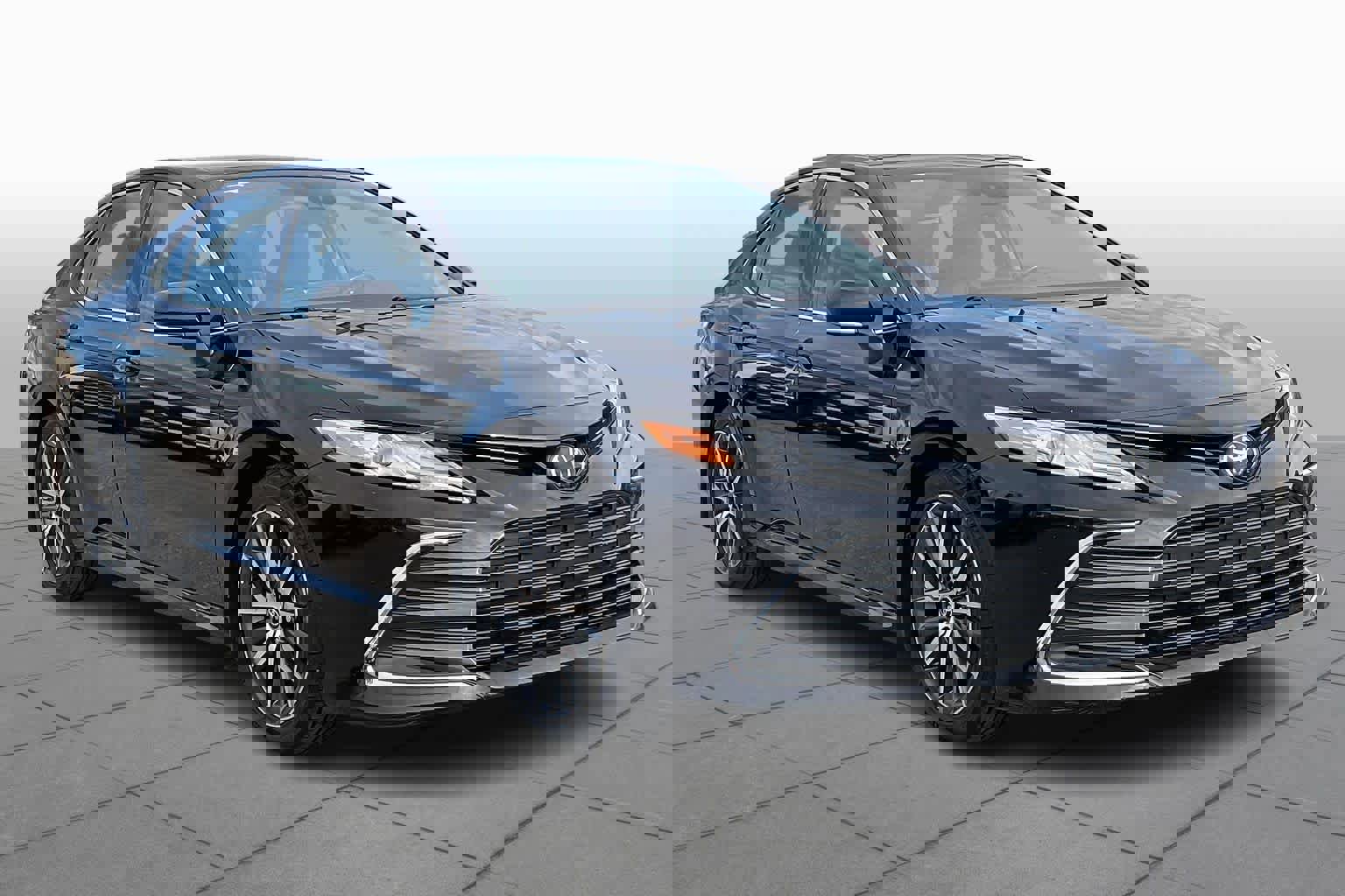 Used 2024 Toyota Camry XLE w/ Navigation Package image 2