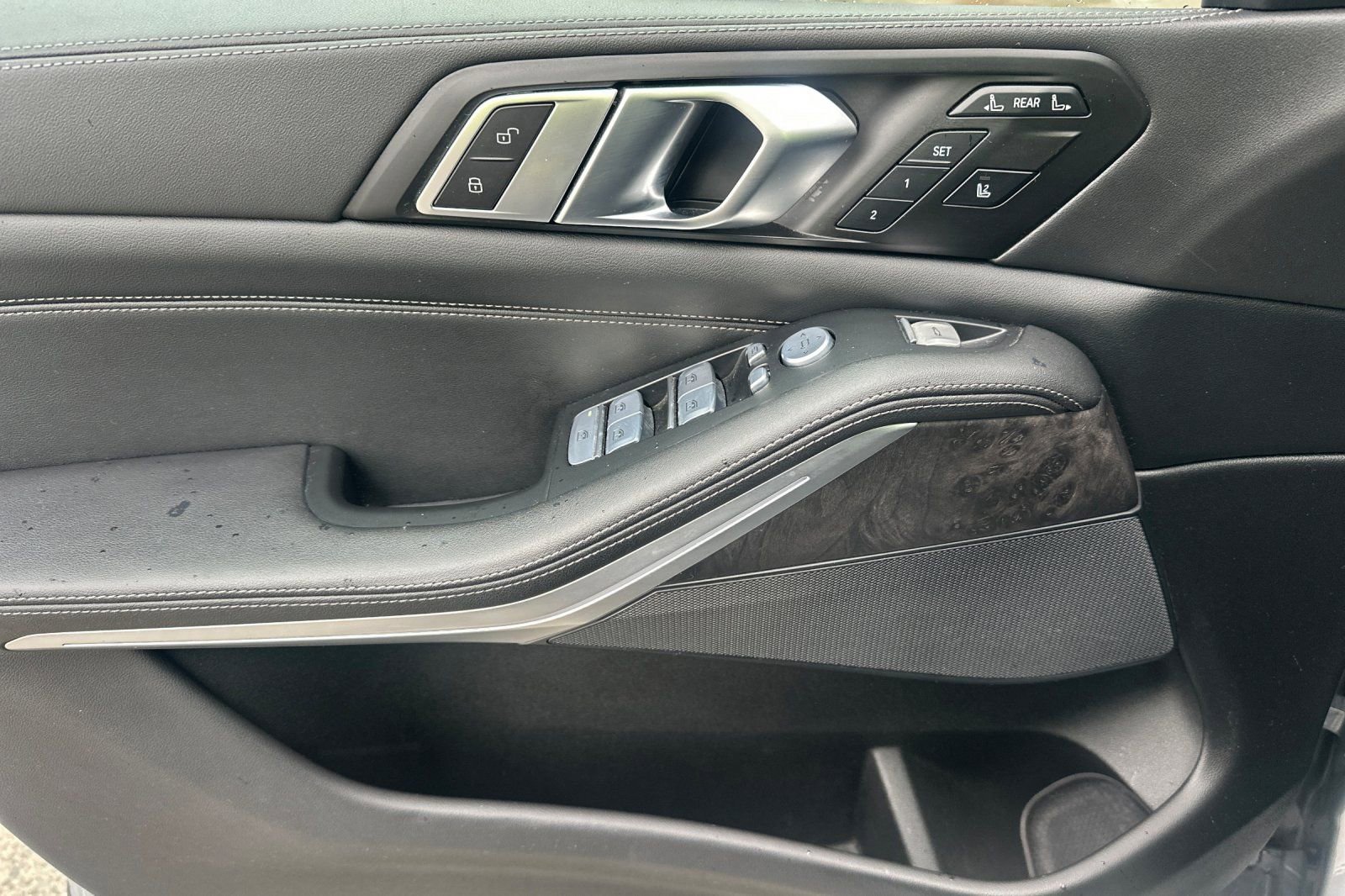 Used 2023 BMW X7 xDrive40i image 11