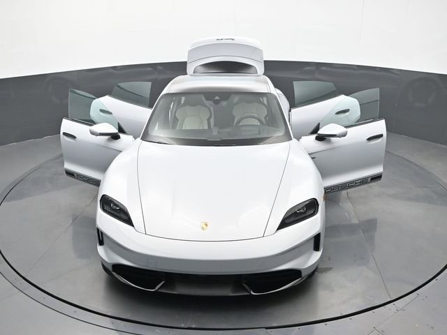 Used 2025 Porsche Taycan GTS image 33