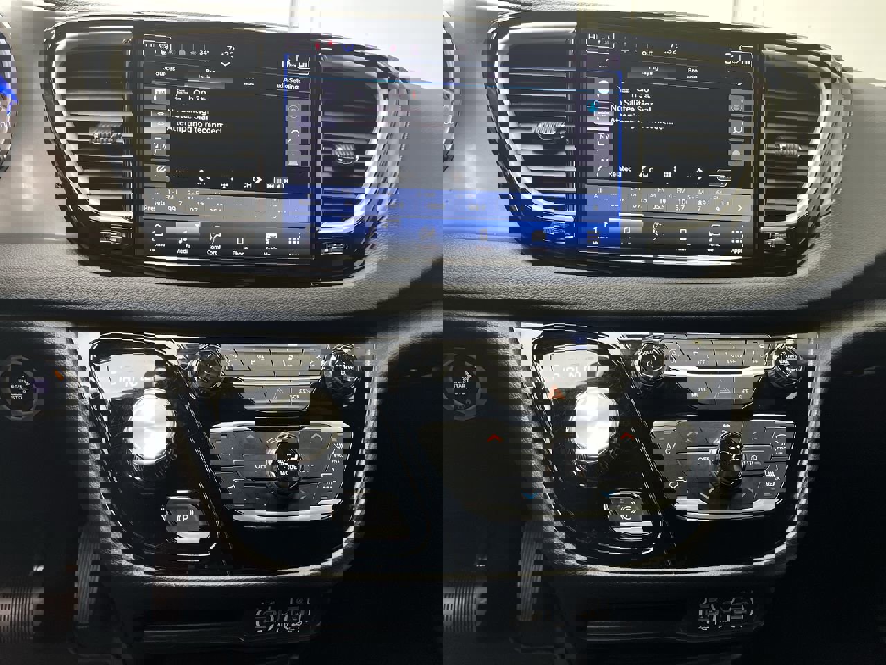 Used 2025 Chrysler Pacifica Select image 16