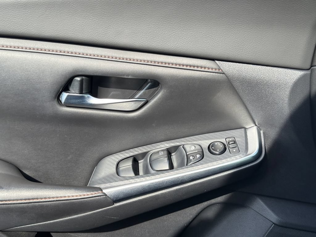 Used 2022 Nissan Sentra SR w/ Midnight Edition FWD image 11