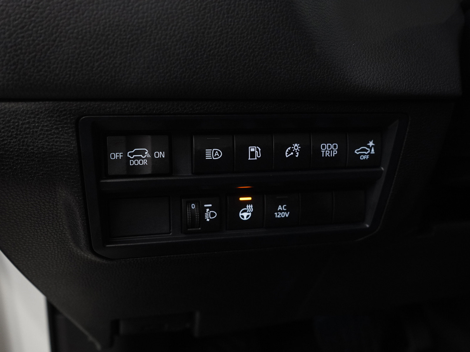 Used 2025 Toyota Sequoia SR5 w/ SR5 Premium Package AWD/4WD image 25