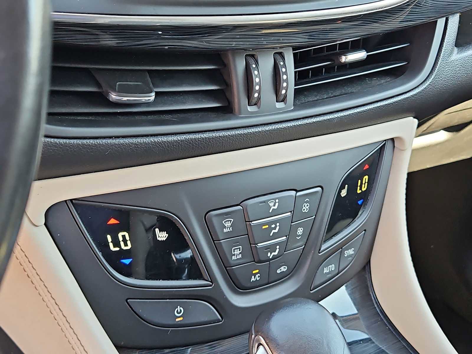 Used 2018 Buick Envision Premium image 24