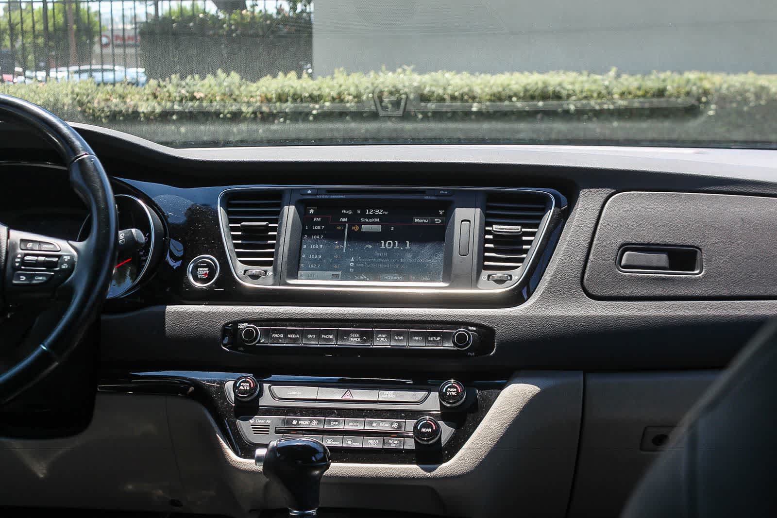 Used 2015 Kia Sedona SX FWD image 17
