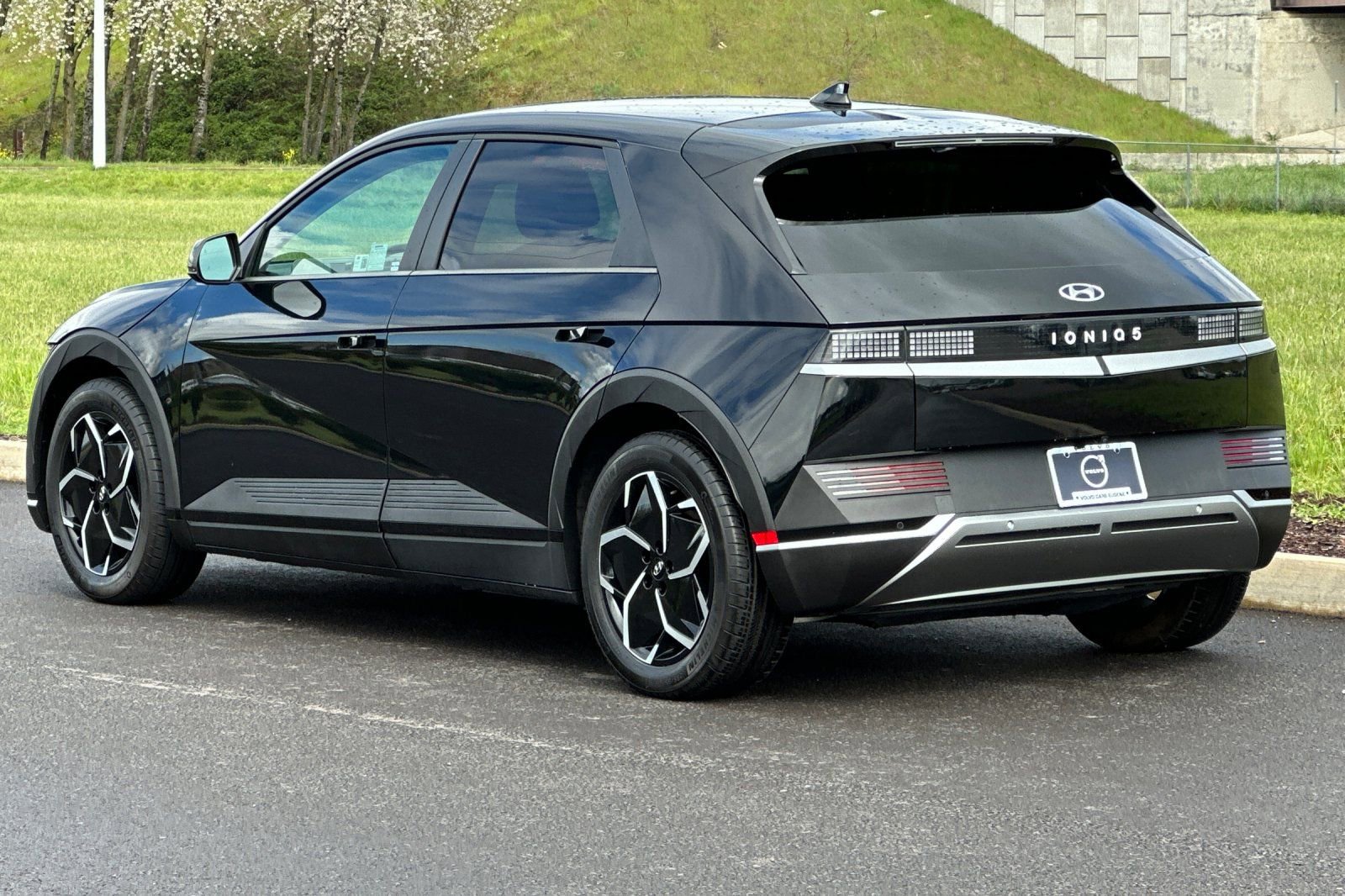 Used 2024 Hyundai Ioniq 5 SEL image 5