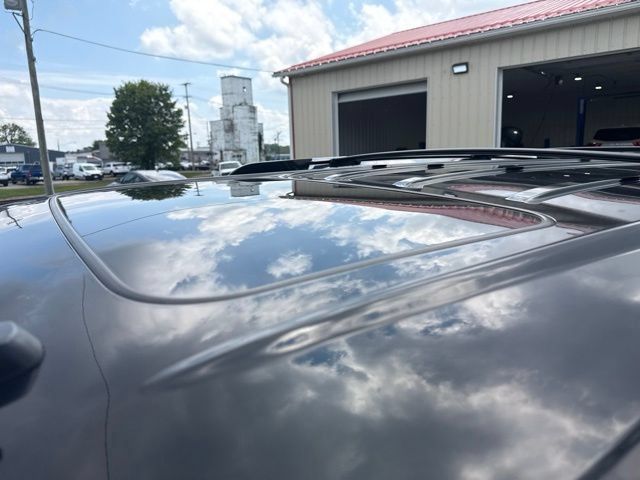 Used 2011 Cadillac Escalade Premium AWD/4WD image 9
