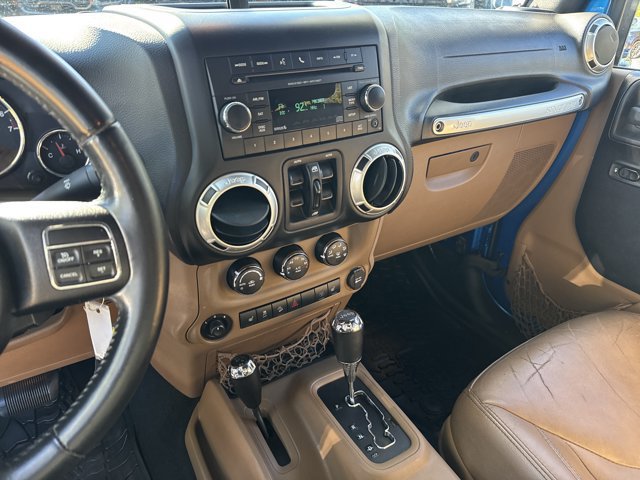 Used 2015 Jeep Wrangler Unlimited Sahara w/ Connectivity Group AWD/4WD image 30