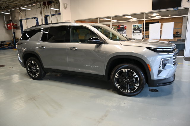 New 2027 Chevrolet Traverse LT w/ LPO, Floor Liner Package AWD/4WD image 4