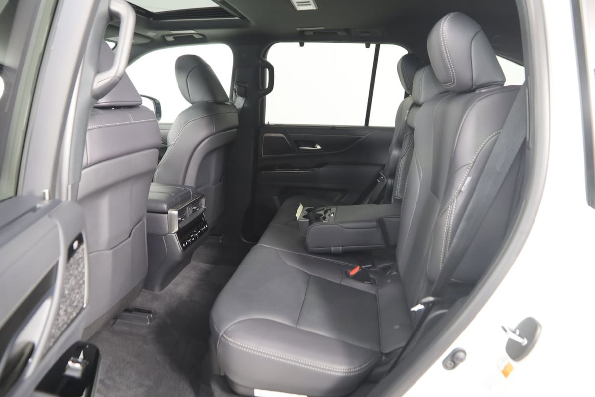 Used 2025 Lexus LX 600 4WD w/ Luxury Package image 56