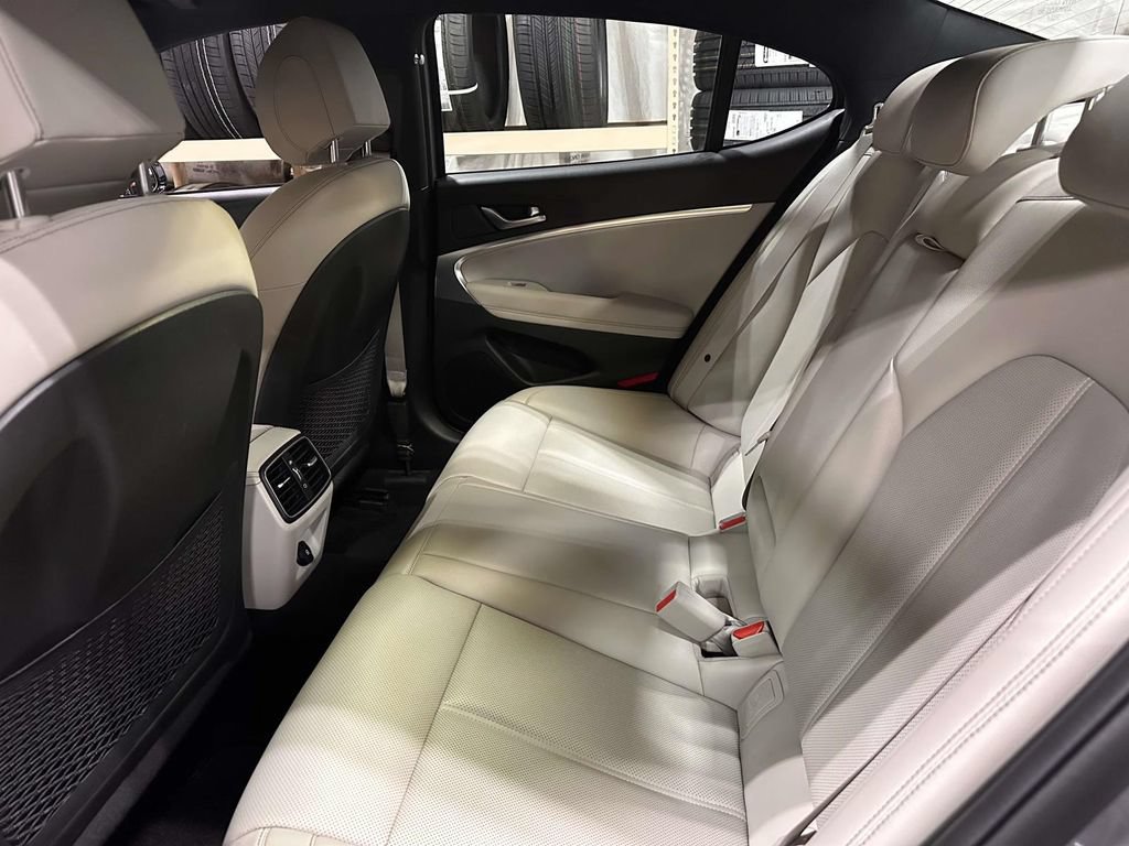 Used 2023 Genesis G70 2.0T AWD/4WD image 15