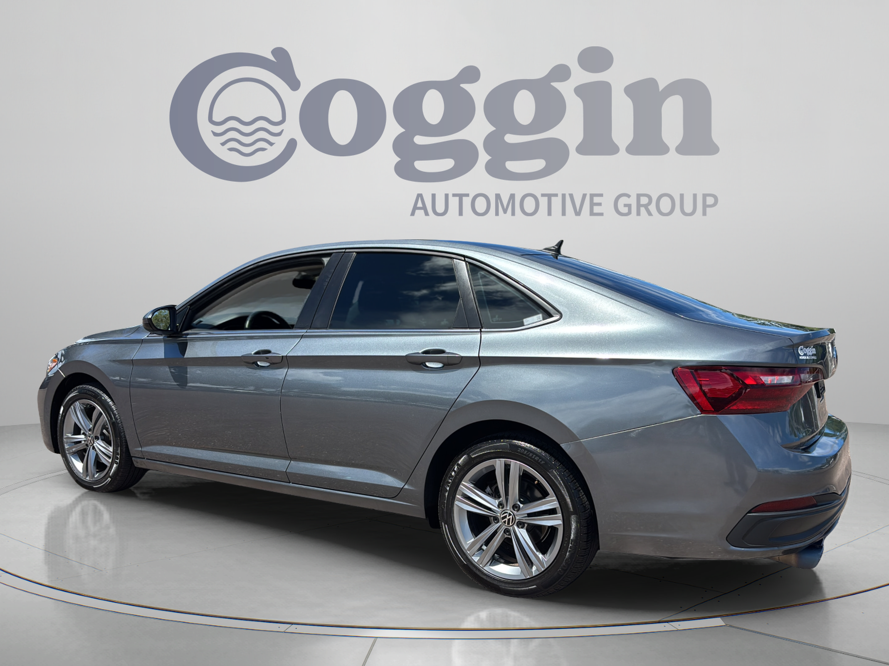 Used 2024 Volkswagen Jetta SE FWD image 3
