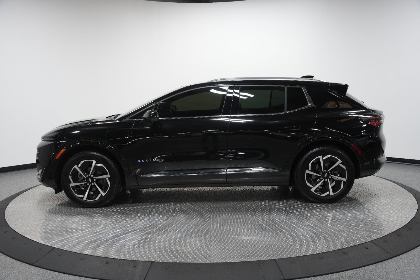 Used 2024 Chevrolet Equinox EV LT image 4