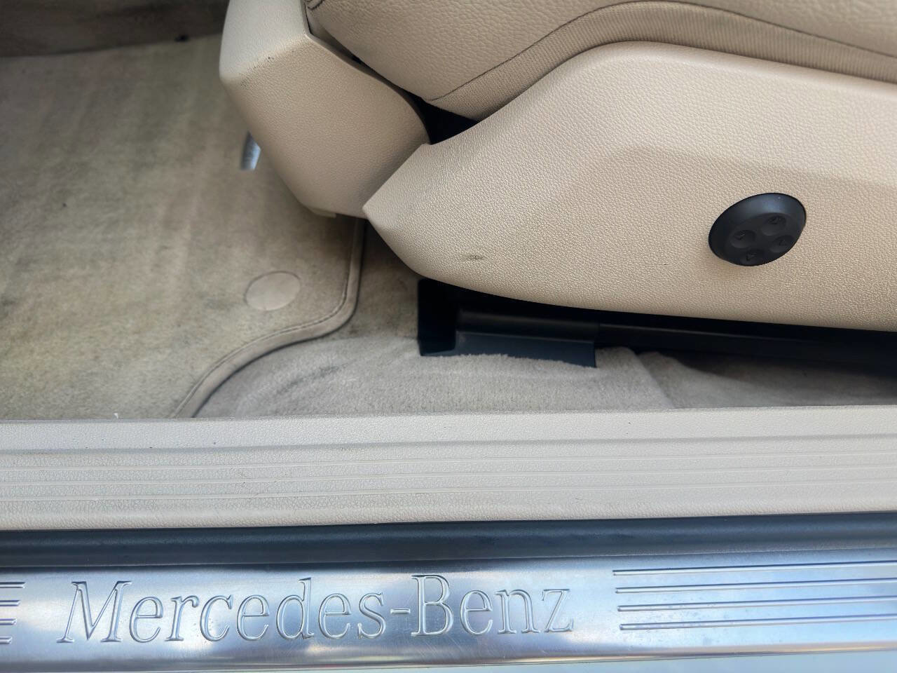 Used 2014 Mercedes-Benz E 350 4MATIC Sedan image 5