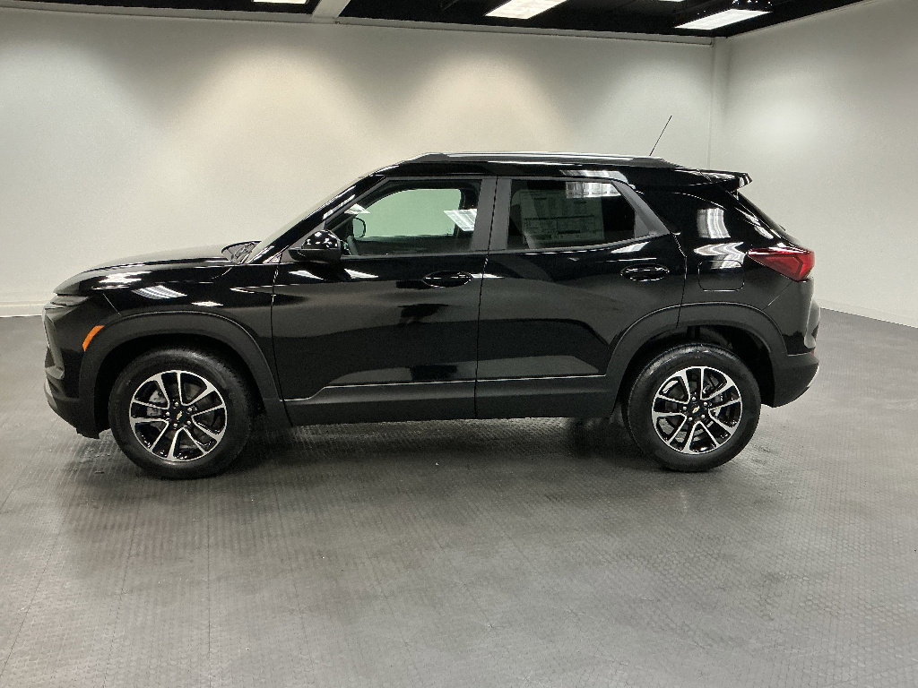 New 2026 Chevrolet TrailBlazer LT FWD image 2