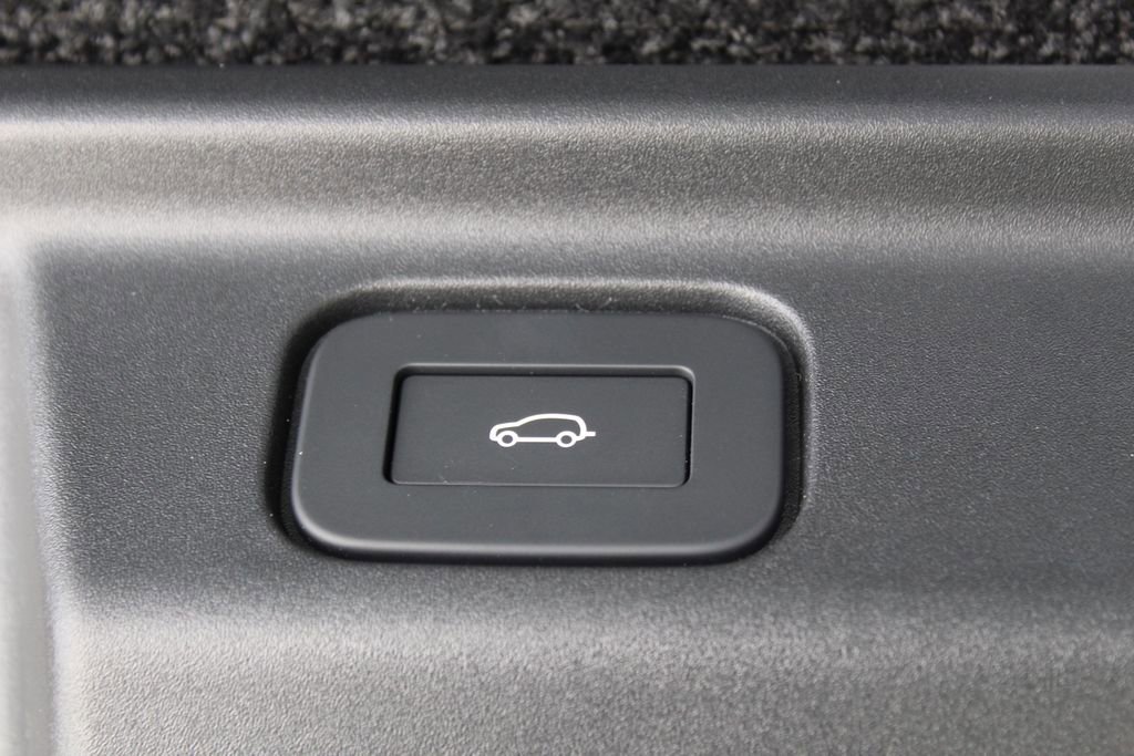 New 2026 Land Rover Range Rover SV image 24