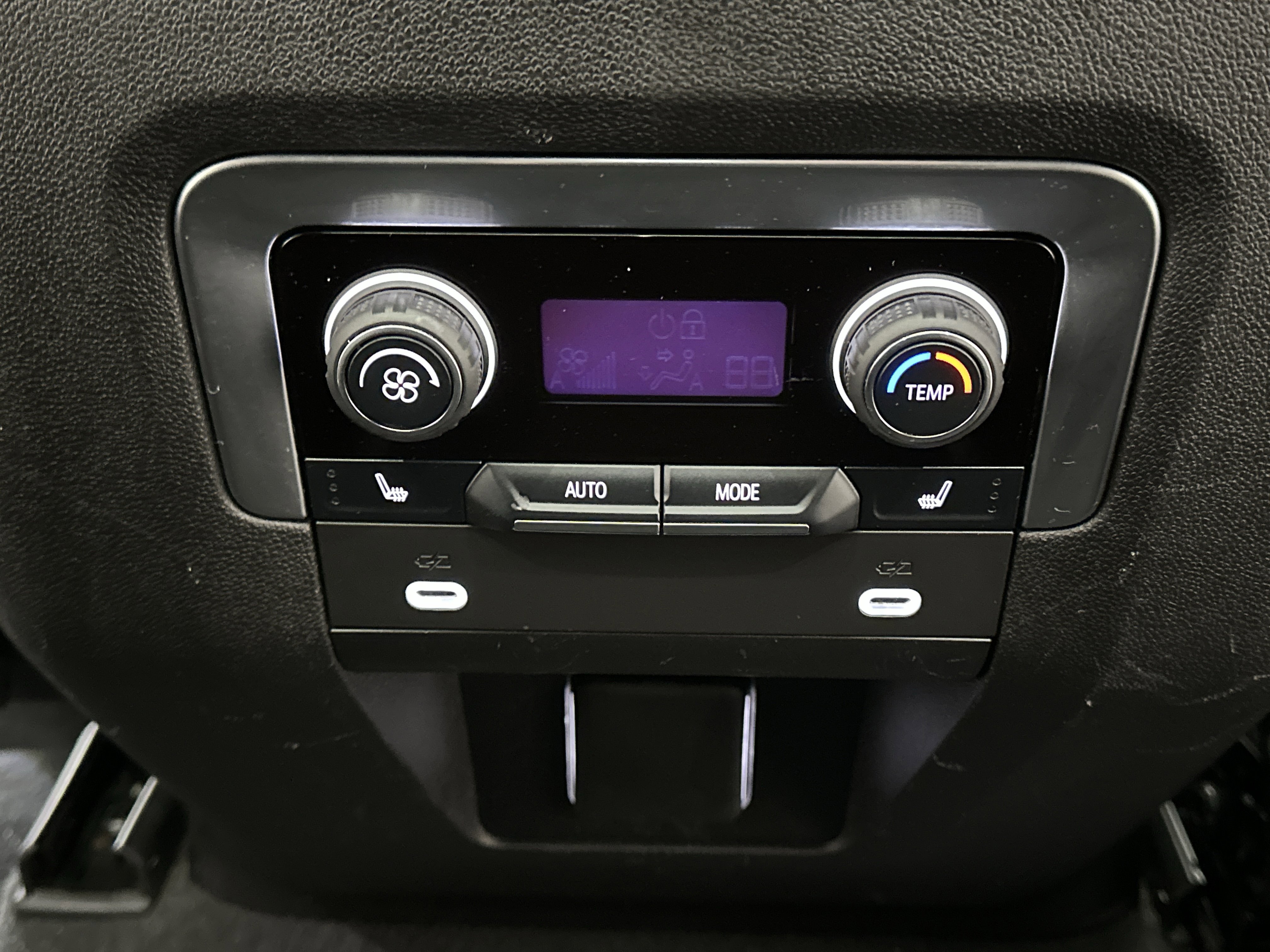 Used 2021 Chevrolet Tahoe Premier w/ Premium Package image 27