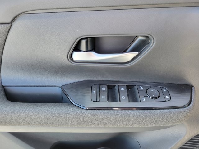 New 2025 Nissan Kicks SV image 15