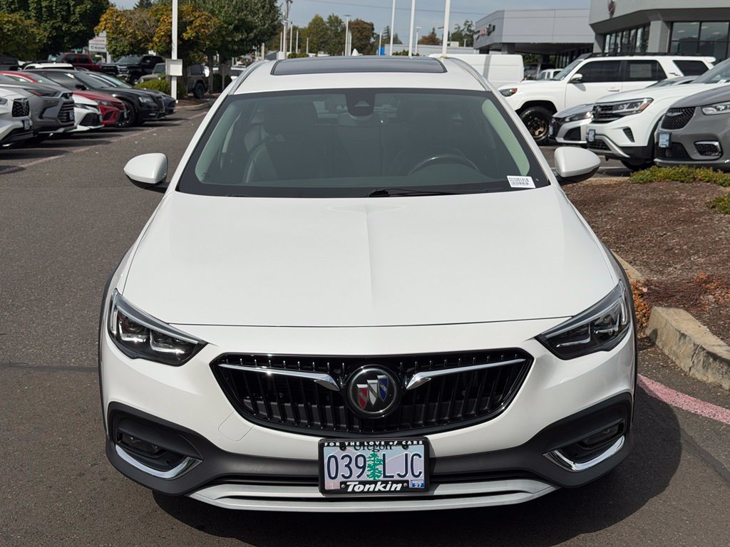 Used 2018 Buick Regal Essence w/ Driver Confidence Package #1 AWD/4WD image 3
