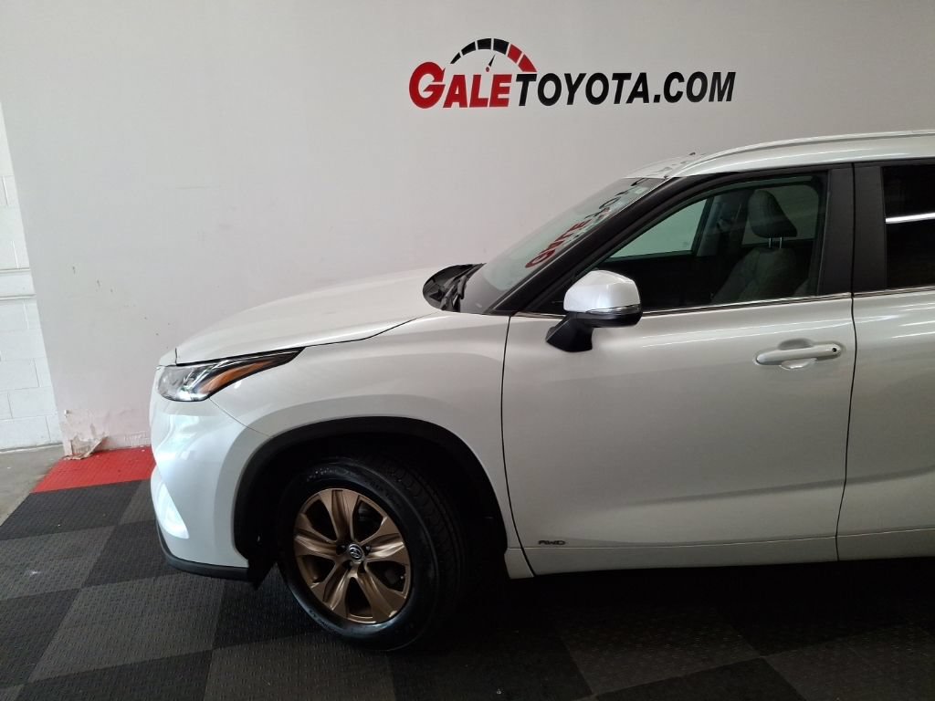 Used 2023 Toyota Highlander Bronze Edition AWD/4WD image 5