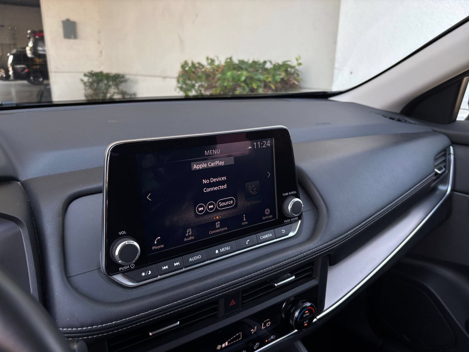 Used 2025 Nissan Rogue SV FWD image 19