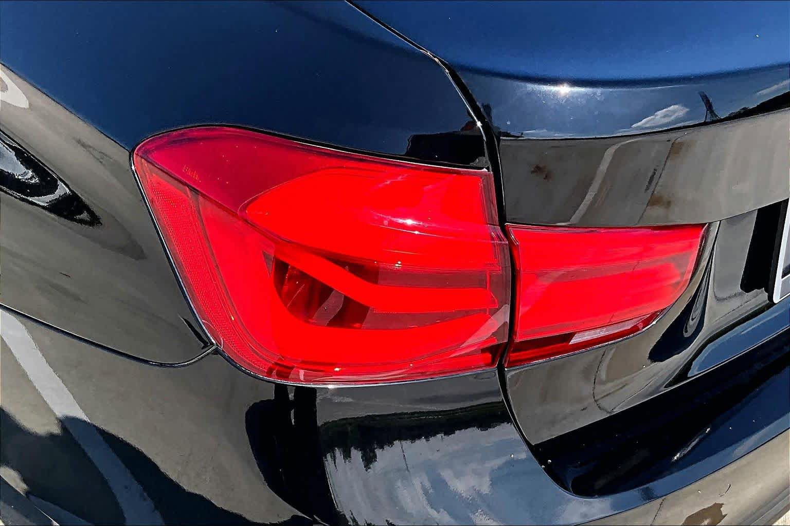 Used 2016 BMW 320i Sedan RWD image 28