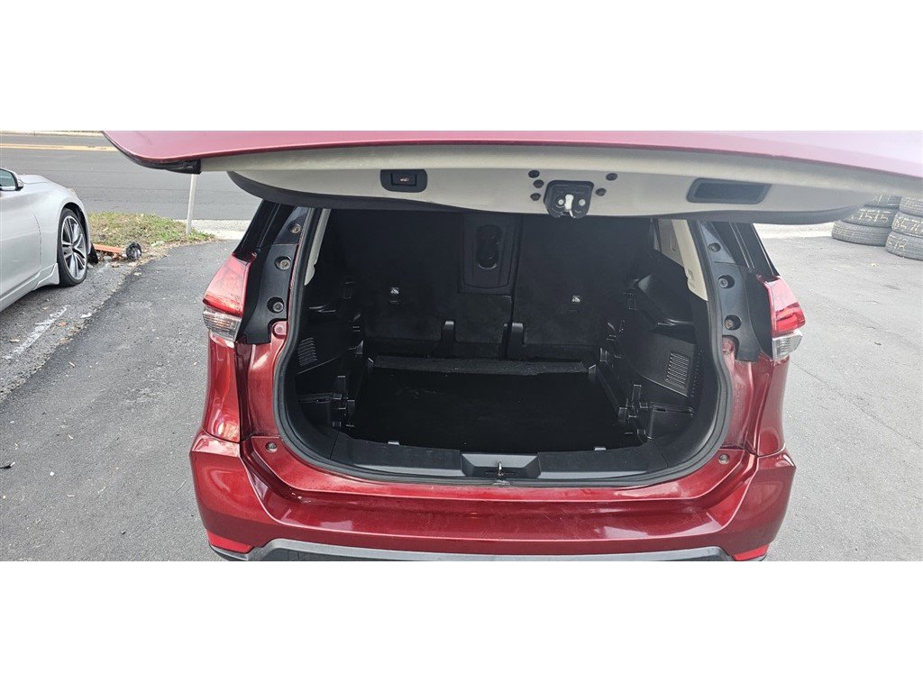 Used 2018 Nissan Rogue SV image 10