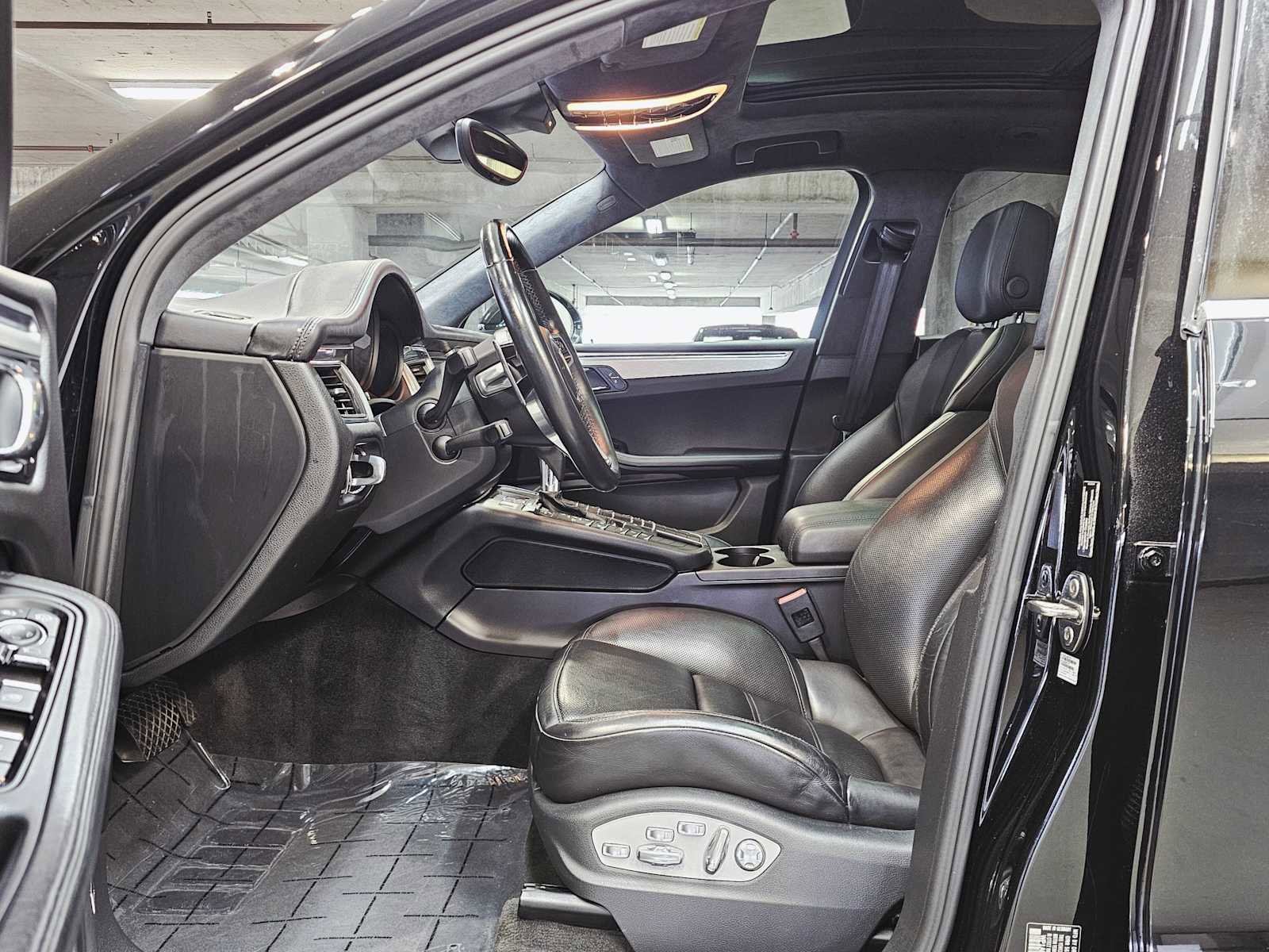 Used 2016 Porsche Macan Turbo w/ Premium Package Plus image 23