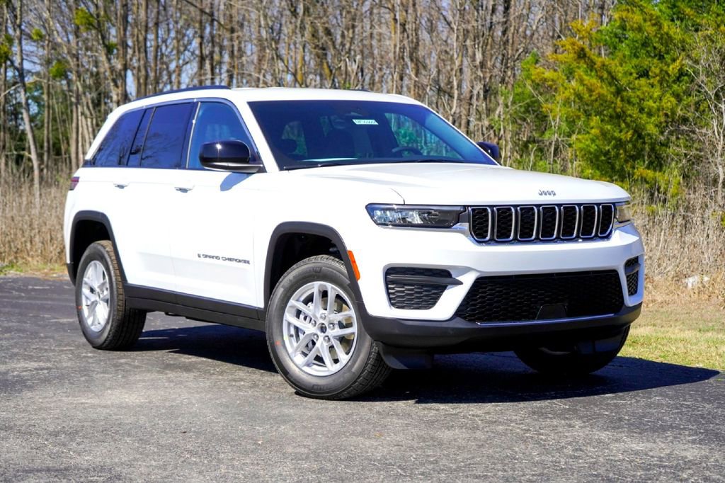 New 2026 Jeep Grand Cherokee Laredo RWD image 2