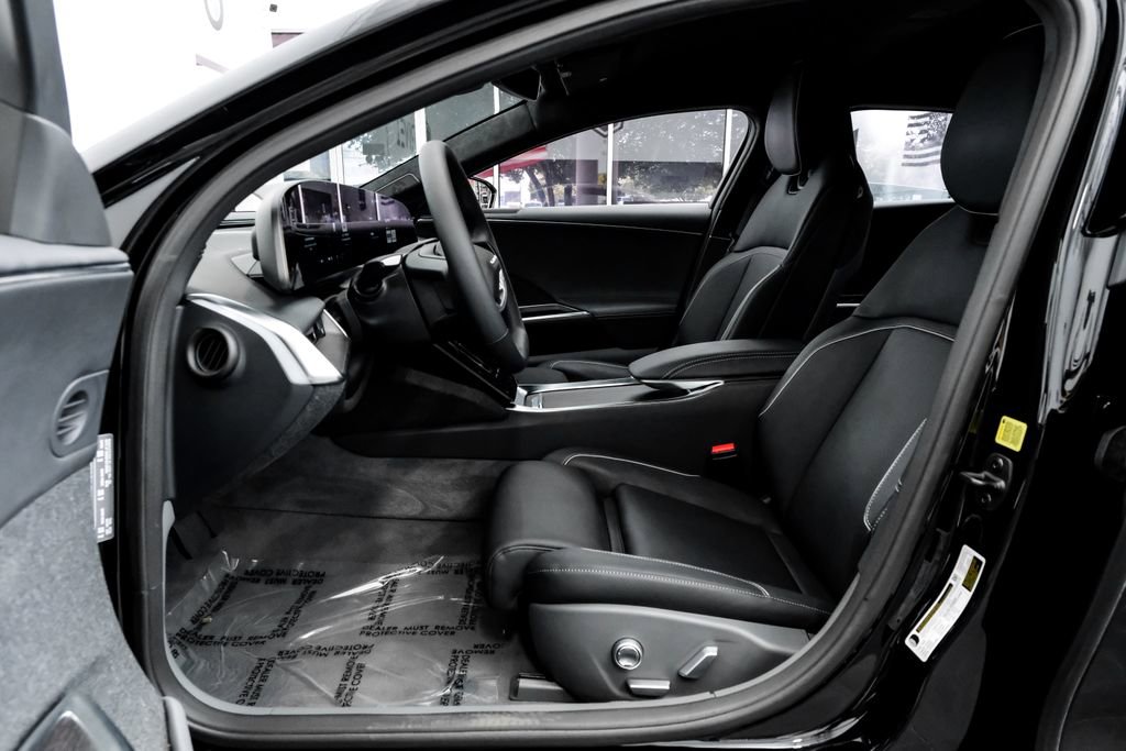 Used 2025 Lucid Air Touring image 4